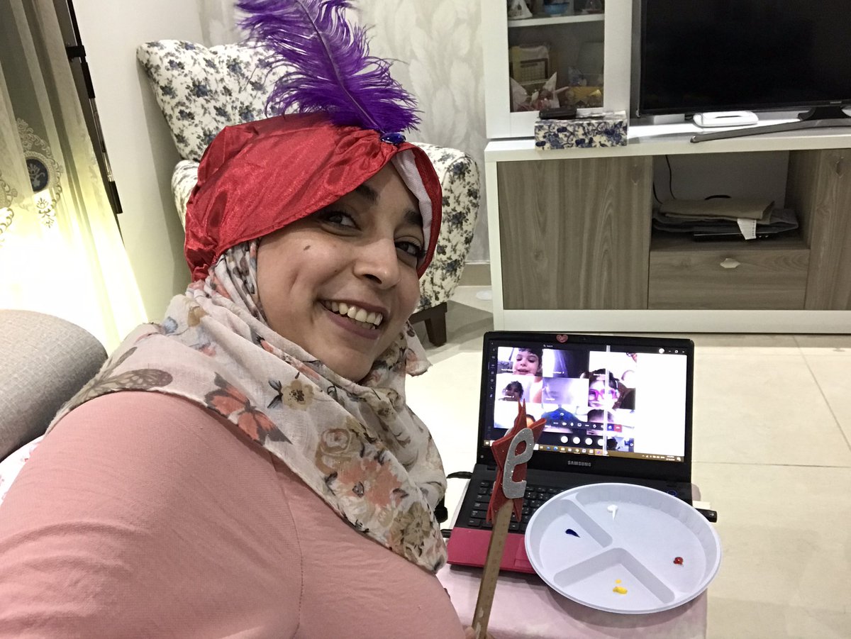 YounisHanin's tweet photo. @DawhaHighSchool @FThaalby 🌈🌈🌈KG3 “G” learners were learning the magic of colors through a story telling and a magic activity using basic colors to create different colors #virtual_learning #learning_through_fun ❤️🧡💛💙💚🖤💜🤍 https://t.co/EWlGJk8KwZ