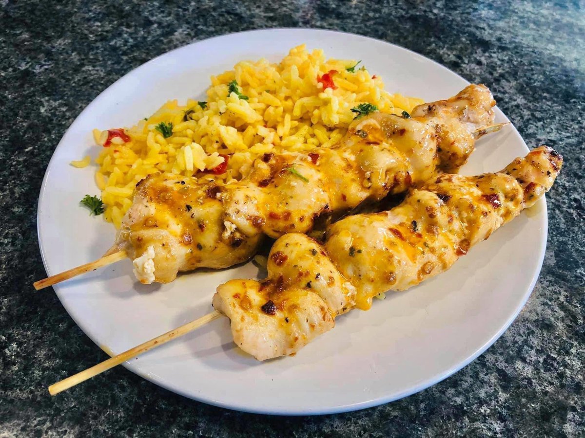 VienaDoCastelo's tweet image. Lunch specials for today!!! #vienadocastelo #pulledbeef #sandwich #piripirichickenskewers #octopus #polvo #codcakes #salad #portuguesefood #inthekitchenwithana🇵🇹 #supportlocal #smallbusiness #doordash #skipthedishes #socialdistance