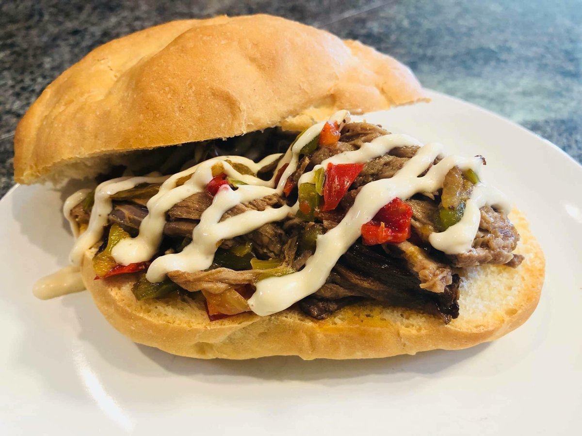 VienaDoCastelo's tweet image. Lunch specials for today!!! #vienadocastelo #pulledbeef #sandwich #piripirichickenskewers #octopus #polvo #codcakes #salad #portuguesefood #inthekitchenwithana🇵🇹 #supportlocal #smallbusiness #doordash #skipthedishes #socialdistance