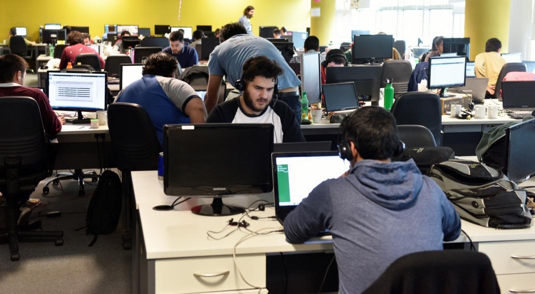 #LeydeEconomíadelConocimientoYa

La sinrazón de un año perdido en la oportunidad del conocimiento

<a href="/CessiArgenTIna/">CESSI Argentina</a> puso números a los costos de esta demora a nivel país y el <a href="/ClusterCba/">Córdoba Cluster</a> lo hizo para  #Córdoba, en una acción que realizaron la semana pasada 
vía <a href="/LAVOZcomar/">LAVOZcomar</a>