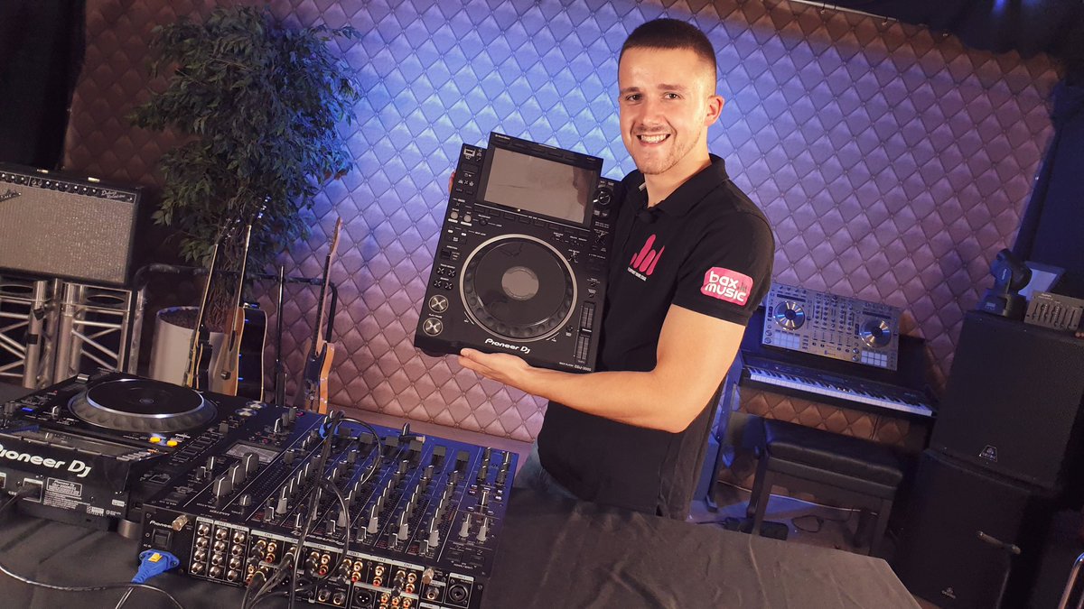 KStyledj's tweet photo. Bon les gars, c'était mon anniversaire ce mois-ci, si vous voulez me faire un cadeau,  je suis chaud 😁🙏!! 
Ps: une vidéo sur les nouvelles cdj 3000 arrive bientôt 🤩 
@baxmusicnl https://t.co/WNyHg7ZvAf