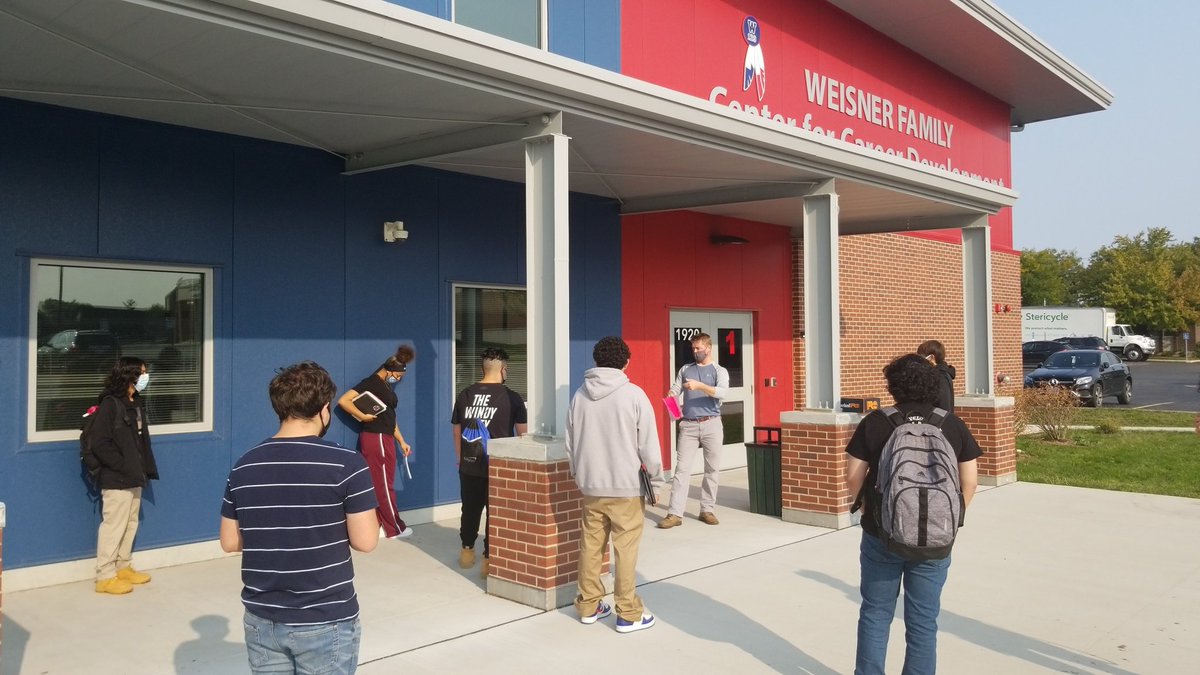 MrDubs_PM_andW's tweet image. Mr. Loftus welcoming Welding 1 &quot;B&quot; students. Great having kids back! #GSD #makeworkcoolagain #welding @sd129