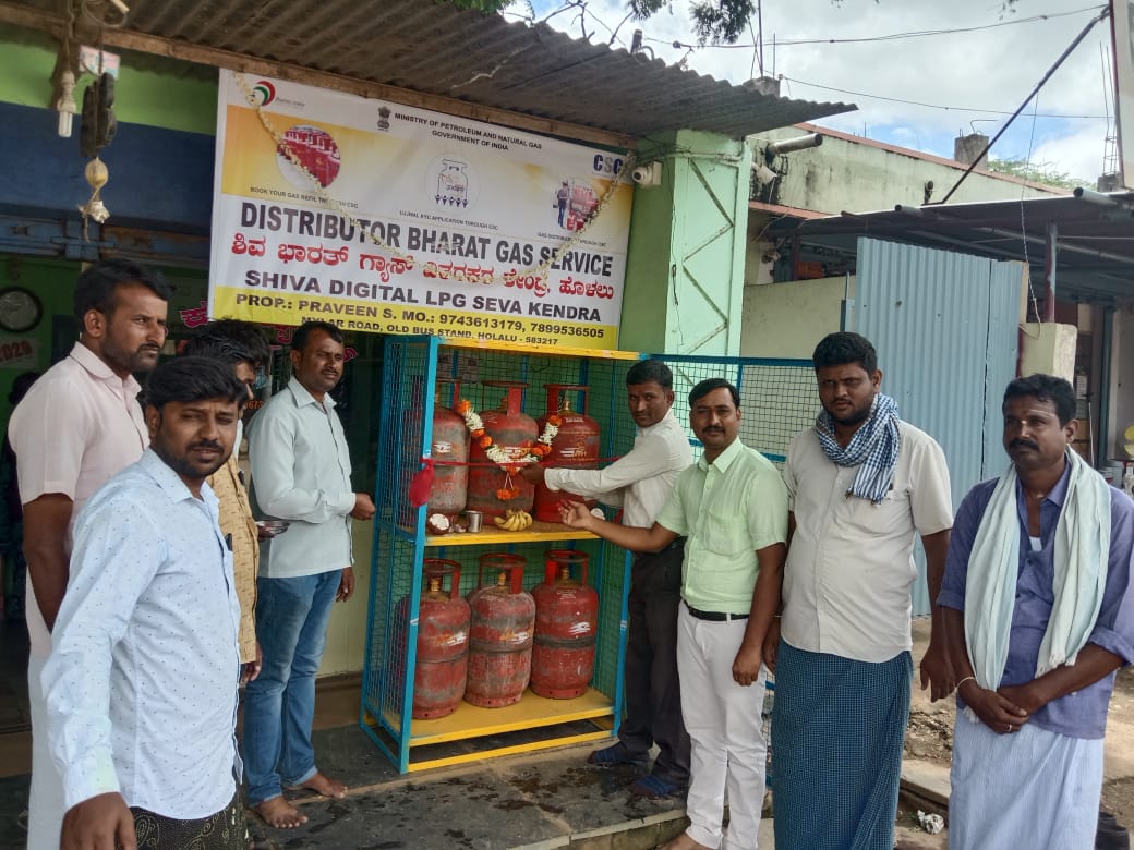 laxmanapy's tweet photo. CSC Under Bharth Gas distribution point inaugurated At Holalu GP Hadagali Taluk Ballari Dist Karanataka https://t.co/KOrrhcd507