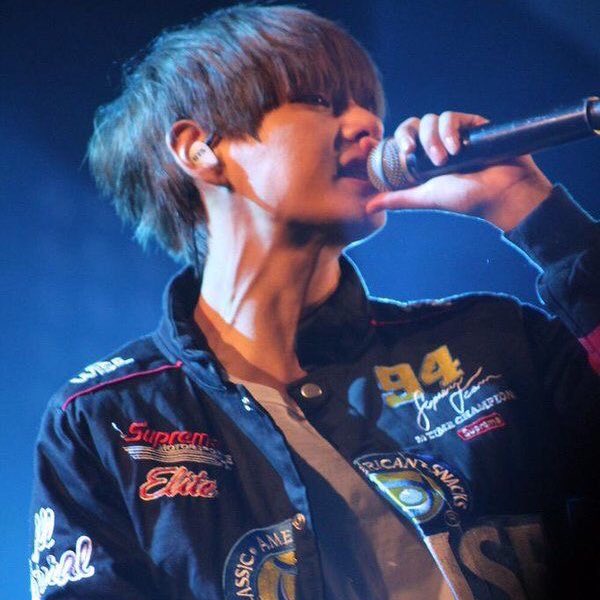 the neck veins??? the outfit??