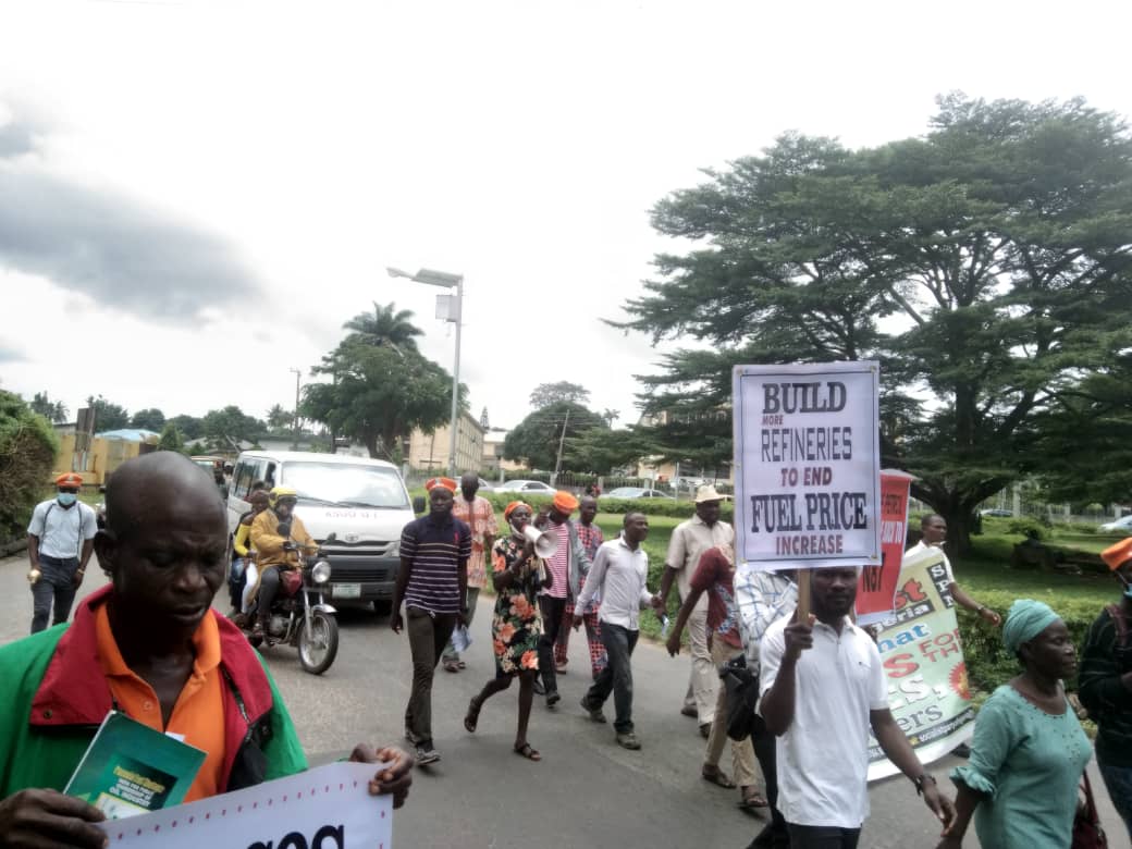 OyoState4's tweet photo. Comrades in Ibadan solidarising with JAF (Joint Action Front) to sensitize and mobilize for October 1st protest. #AACparty #RevolutionNow https://t.co/KwwNB3kM5r