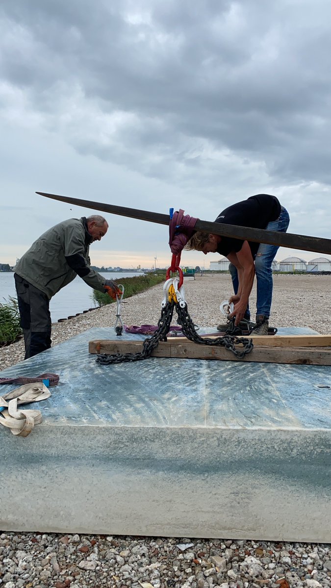 PortofAmsterdam's tweet image. In de TalentHub van @LevelVijf &amp;amp; @VolkerWessels in Westelijk Havengebied wordt gewerkt aan een circulair &amp;amp; uitdagend project voor @HMCmbovakschool. Uit reststromen van Albeton wordt een betonnen podium gemaakt voor op het schoolplein. Hierbij wordt al het restmateriaal gebruikt!