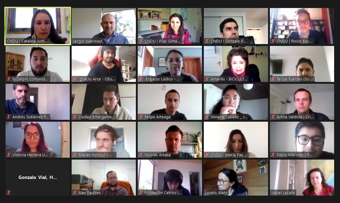 cndt_chile's tweet photo. En una nueva sesión de la mesa de Organismos Ciudadanos, con más de 30 representantes, trabajamos y recogimos sus ideas y opiniones para propuestas de Regeneración Urbana y reactivación económica sostenible, y Ciudad y Cambio climático. Agradecemos su participación y compromiso. https://t.co/FsY8MLIMul