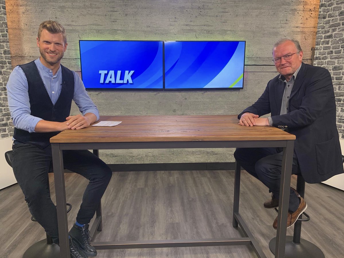 ModeratorCH's tweet image. Premiere - mein erster TALK auf @TeleBielingue. Eine neue, herausfordernde Situation. 😄🎤

Ich unterhalte mich mit Politikwissenschaftler @claudelongchamp über die Stadt- und Gemeinderats-Wahlen in Biel am 27.09.20.

#talk #telebielingue #wahlen2020
#bielbienne #claudelongchamp