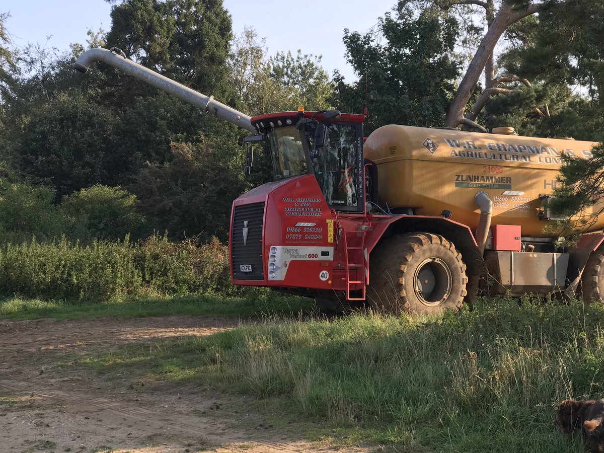 JimScarratt's tweet photo. A couple of new purchases from @ErnestDoeSons #newholland #7series and a spot of slurry spreading by #wrchapman #bigkit https://t.co/MrSJ5p9hUT