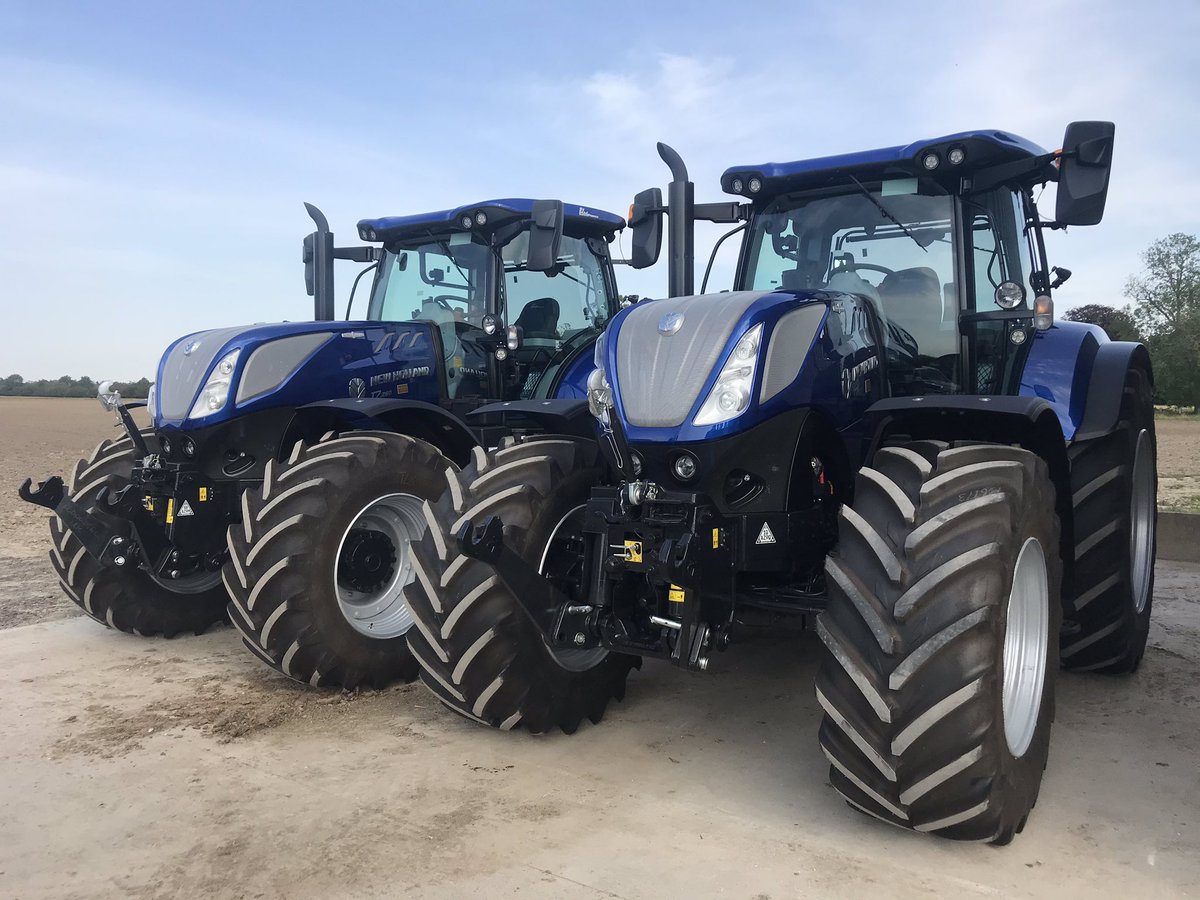 JimScarratt's tweet photo. A couple of new purchases from @ErnestDoeSons #newholland #7series and a spot of slurry spreading by #wrchapman #bigkit https://t.co/MrSJ5p9hUT
