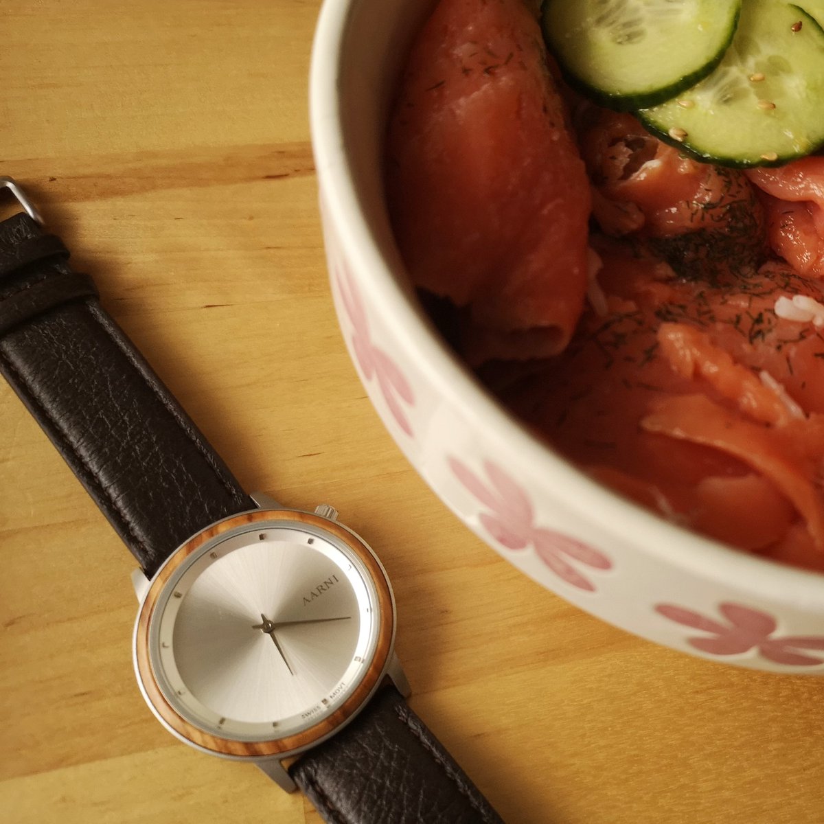 abcxyz_jp's tweet image. Salmon donburi 🍚

#Aarni #finnishdesign #elkleather #salmon #donburi #foodstagram #フィンランドデザイン #フィンランド #サーモン #丼 #おうちごはん