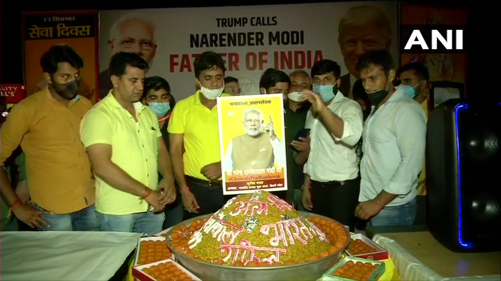 ANI's tweet photo. Delhi: Bhartiya Janata Party (BJP) workers celebrated Prime Minister Narendra Modi's 70th birthday at India Gate. Party leader Shyam Jaju was also present. https://t.co/f8gBL38mCD