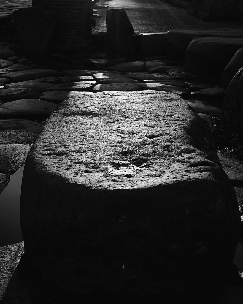 CatImperatore's tweet photo. Pompei. Attraversamento pedonale. #pompei #pompeji #pompeii #basolato #lava #stone https://t.co/2622YyzzWt