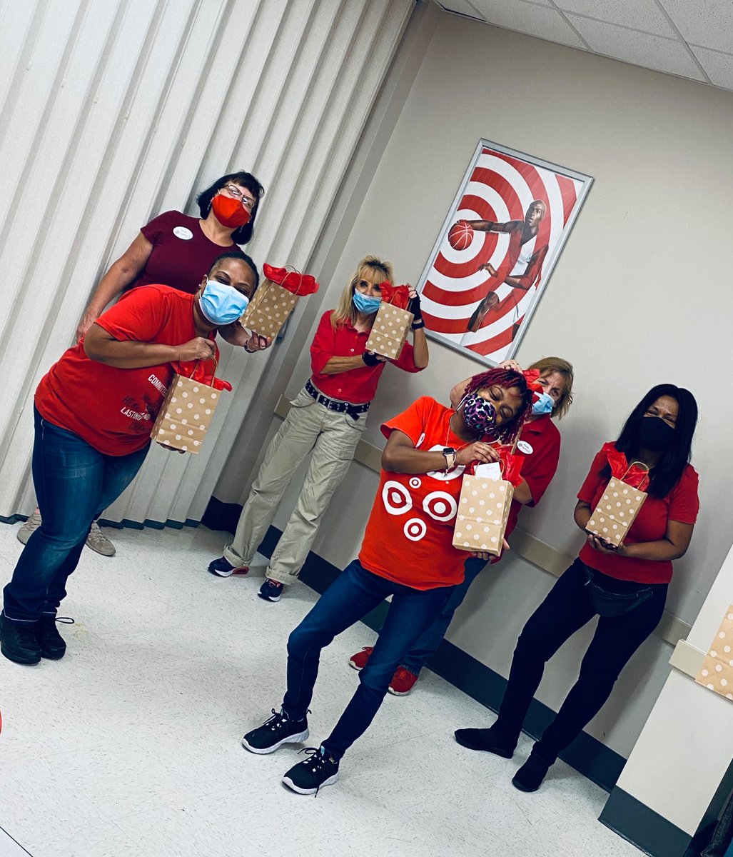 - We rolled out some recognition &amp; training for our “train the trainer” event !! Prepping for Q4 here in Annapolis!!! Building a great team! Service &amp; Engagement♥️🎯 

#WorkSomewhereYouLOVE