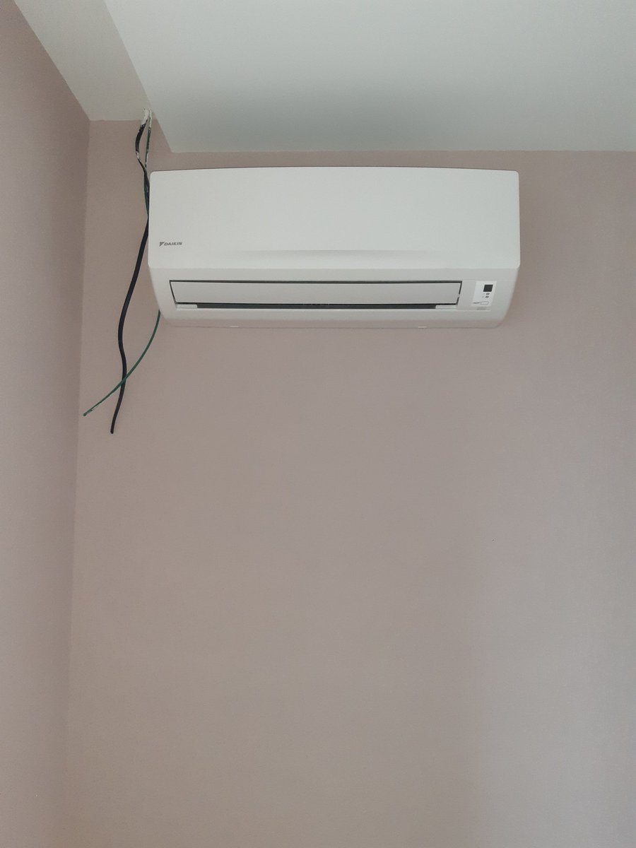 usvenrzn's tweet photo. Монтаж кондиционеров DAIKIN FTXB20C и вент установки Systemair vsr 300 с роторным рекупкратором в квартире. https://t.co/fzCKq6Pwm3