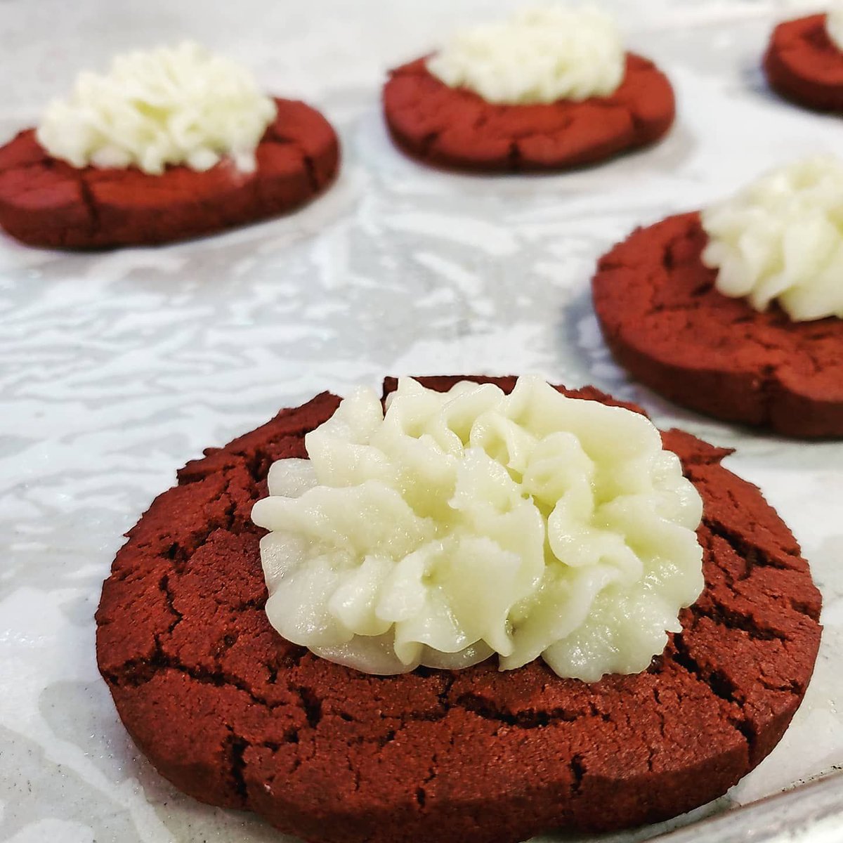 downtownknox's tweet photo. Best of #DowntownKnoxville: Cookie Edition πͺ
π Iced Lemon @ham_n_goodys (now downtown!!!)
π΄ Red Velvet with Cream Cheese Icing #CafeVicolo
π« Chocolate Chip #DuncanCafe
Comment with your favorite. #LoveDowntownKnox https://t.co/9GvC9XdyAv