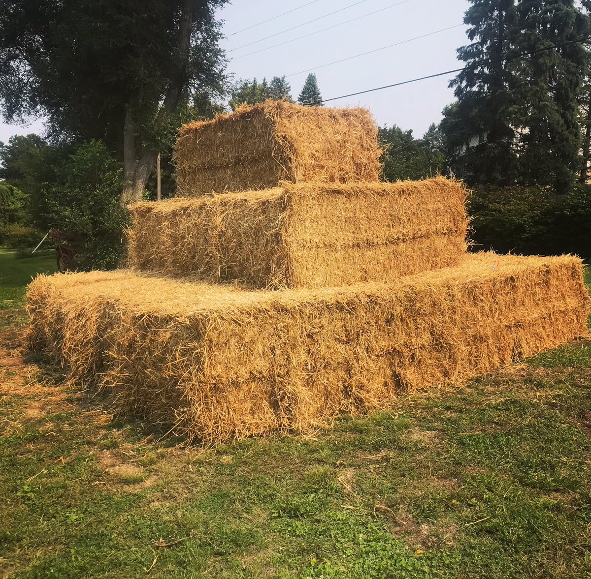 rochestercider's tweet photo. The STRAW PYRAMID is HERE!!!
A long time favorite for visitors at #RochesterCiderMill - itβs so much fun!
πΎππ
#MichiganCiderMills #StrawPyramid #Straw #Agriculture #CiderMillFun #OaklandCounty #Friends #Family #Fun https://t.co/283iVWOTD1