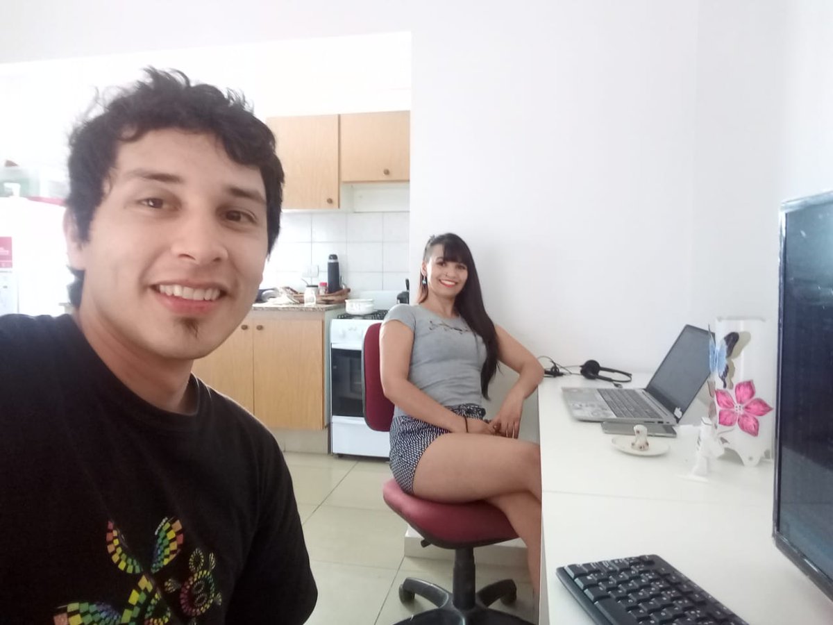 Hoy estrenamos escritorio nuevo!!! <a href="/GusLeg_/">Gustavo Leguizamón</a> 🙌🥳🥳👩‍💻👨‍💻💪
#developers  #programming