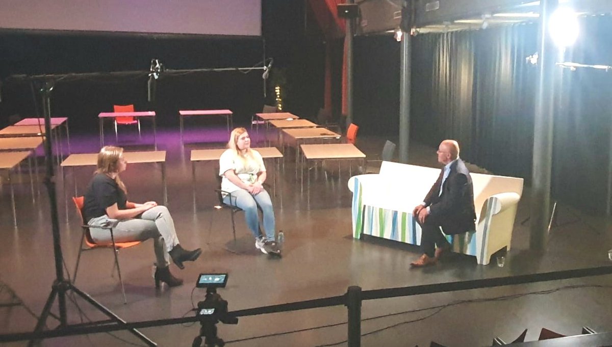 De burgemeester van Meierijstad op bezoek bij #meidenvandemeierij in Honk1224. Mooie gesprekken over de afgelopen corona tijd en wat ze bezig houd.
#welzijndemeierij
#gemeentemeierijstad