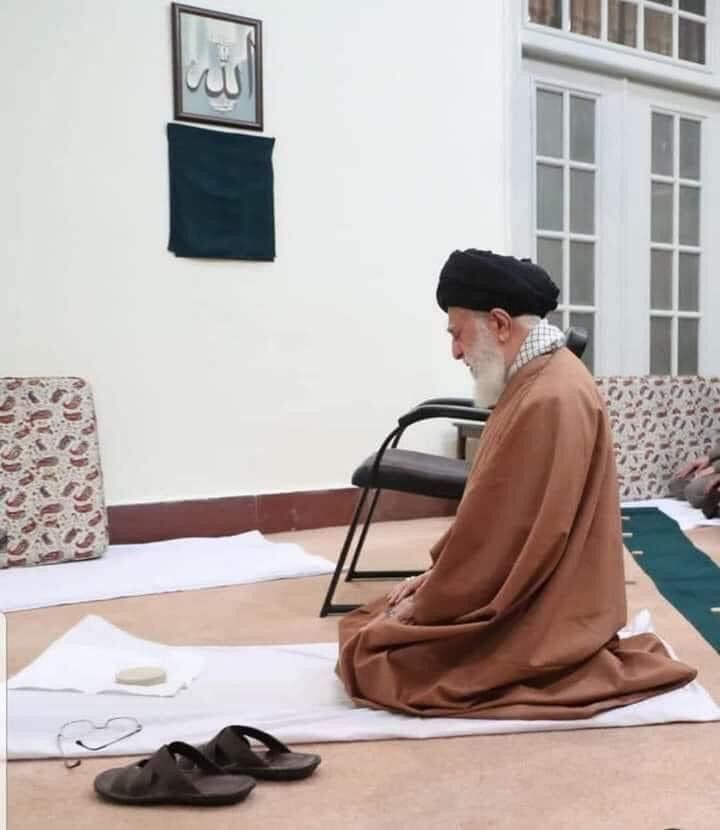 مداسك اشرف واطهر من الحضن العربي ومن احبهم ومن باع دينه ليرضي اليهـود
وكل عروبتهم وتاريخهم تحت قدميك فأنهم ابناء الطلقاء وانت ابن الطاهرين محمد وال محمد