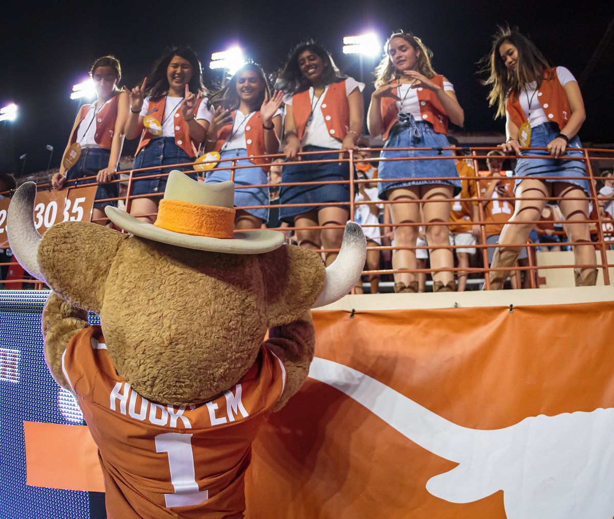 maya_m_patel's tweet photo. I give back during #UT40for40 because I want a future woman longhorn to feel the support and love I have felt from @txorangejackets through our #ForTexas Woman's Empowerment Scholarship. #UTEntry #ForTexasIWill https://t.co/2iI6POPGYu