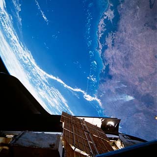 NASA_Gift_Shop's tweet photo. 🌎 This photo shows the docked Space Shuttle Atlantis and the Great Barrier Reef of Queensland, Australia! #nasa #sts79 #spaceshuttle https://t.co/zRVZvkcXyi