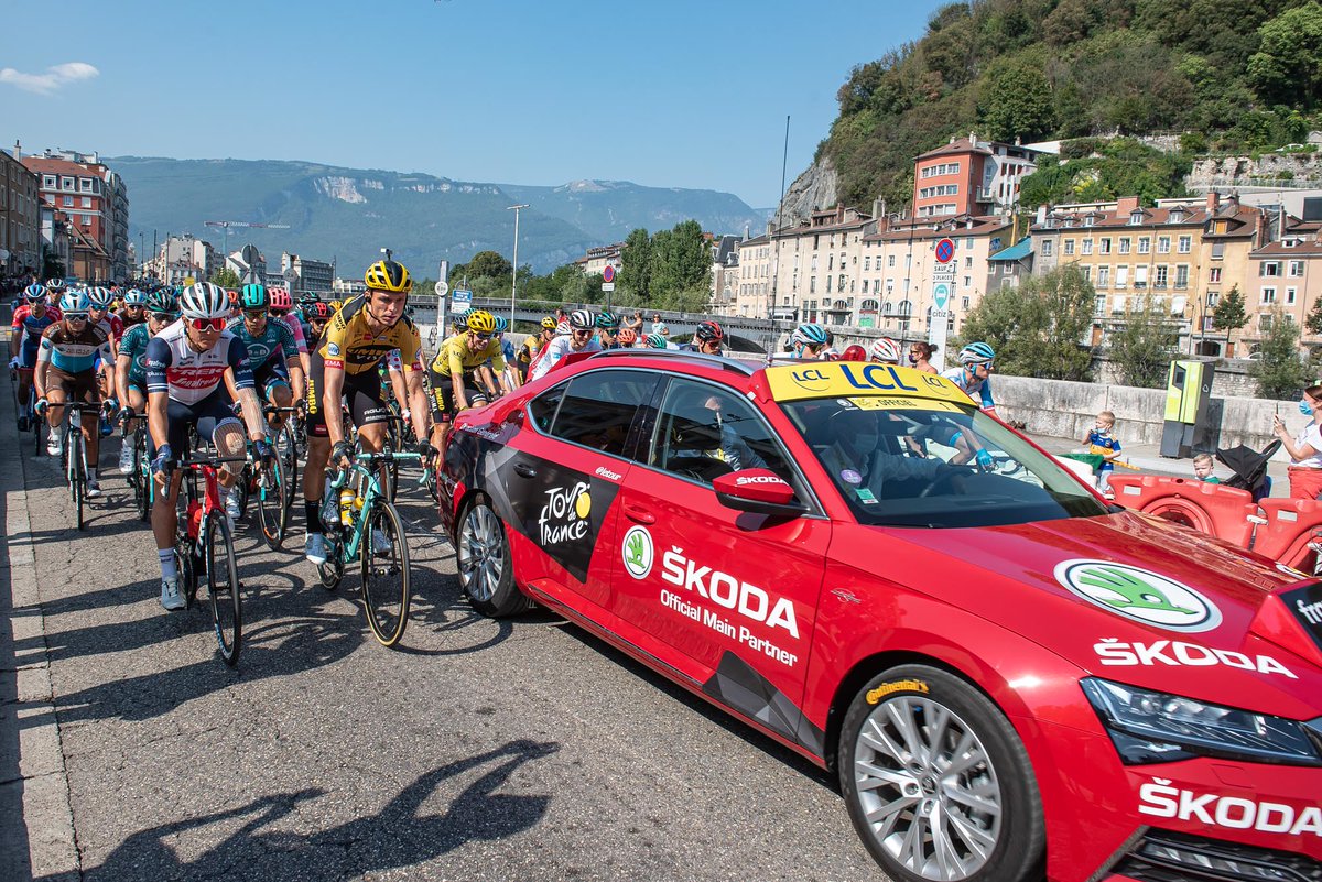 VilledeGrenoble's tweet photo. De beaux souvenirs pendant @LeTour aujourd'hui à #Grenoble 🎉🚴🚴‍♂️
Photos : Alain Fischer et Sylvain Frappat - Ville de #Grenoble 
#vélos #cyclisme #grenobleaimelevélo https://t.co/2gG47Fon1T