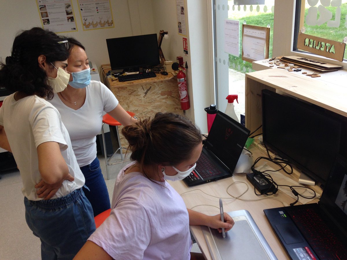 edulab_r2's tweet image. Le hackathon de rentrée des master Numic s&apos;achève à Rennes 2, avec (et dans un timing très serré) des projets déjà très aboutis. Bravo à tous !