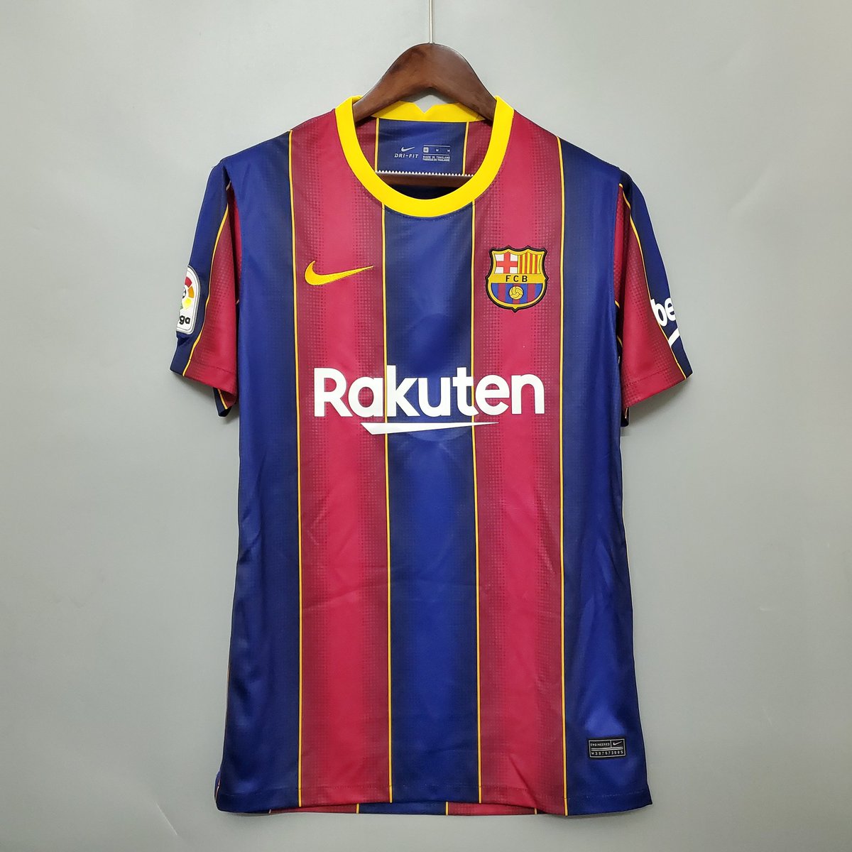 elcornerpodcast's tweet photo. 🏆 SORTEO INTERNACIONAL 🏆

Para celebrar la vuelta del futbol y nuestra T2, os traemos un sorteo con los amigos de @footballh_. ¡Puedes ganar tu CAMISETA FAVORITA! 💯

REQUISITOS:

- Seguir a @footballh_ y a @elcornerpodcast 
- Dar RT a este tweet

🍀 GANADOR 22 DE SEPTIEMBRE 🍀 https://t.co/yTtVJssExo