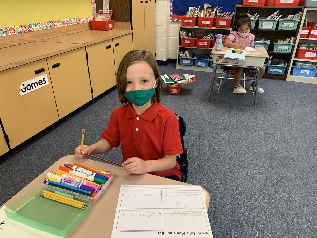 mrsraneSA's tweet image. Writing about our special moments during writer’s workshop. #SABulldogs #LearningInPerson #MasksOn