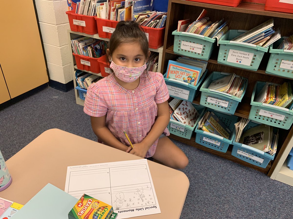 mrsraneSA's tweet image. Writing about our special moments during writer’s workshop. #SABulldogs #LearningInPerson #MasksOn