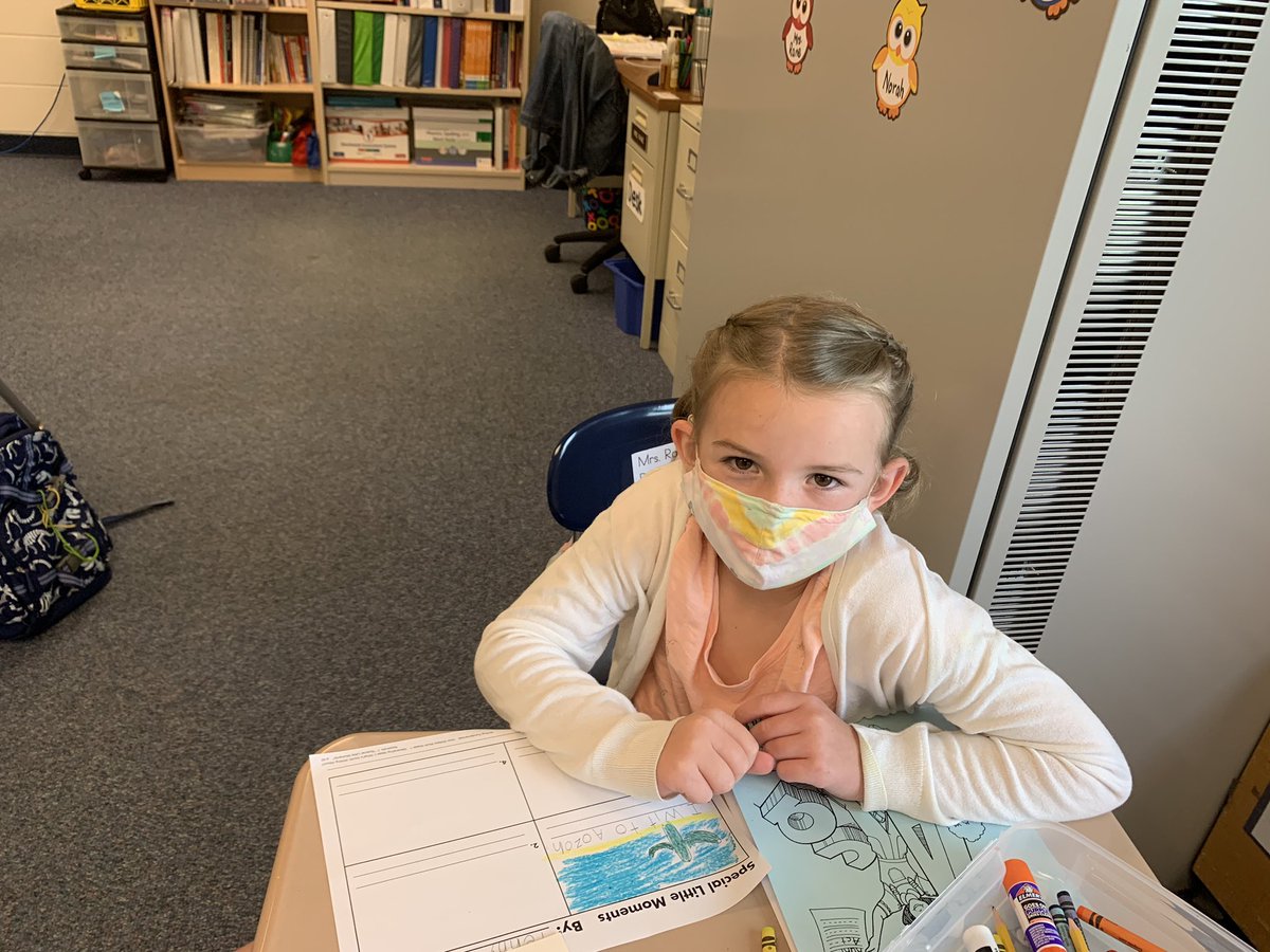 mrsraneSA's tweet image. Writing about our special moments during writer’s workshop. #SABulldogs #LearningInPerson #MasksOn