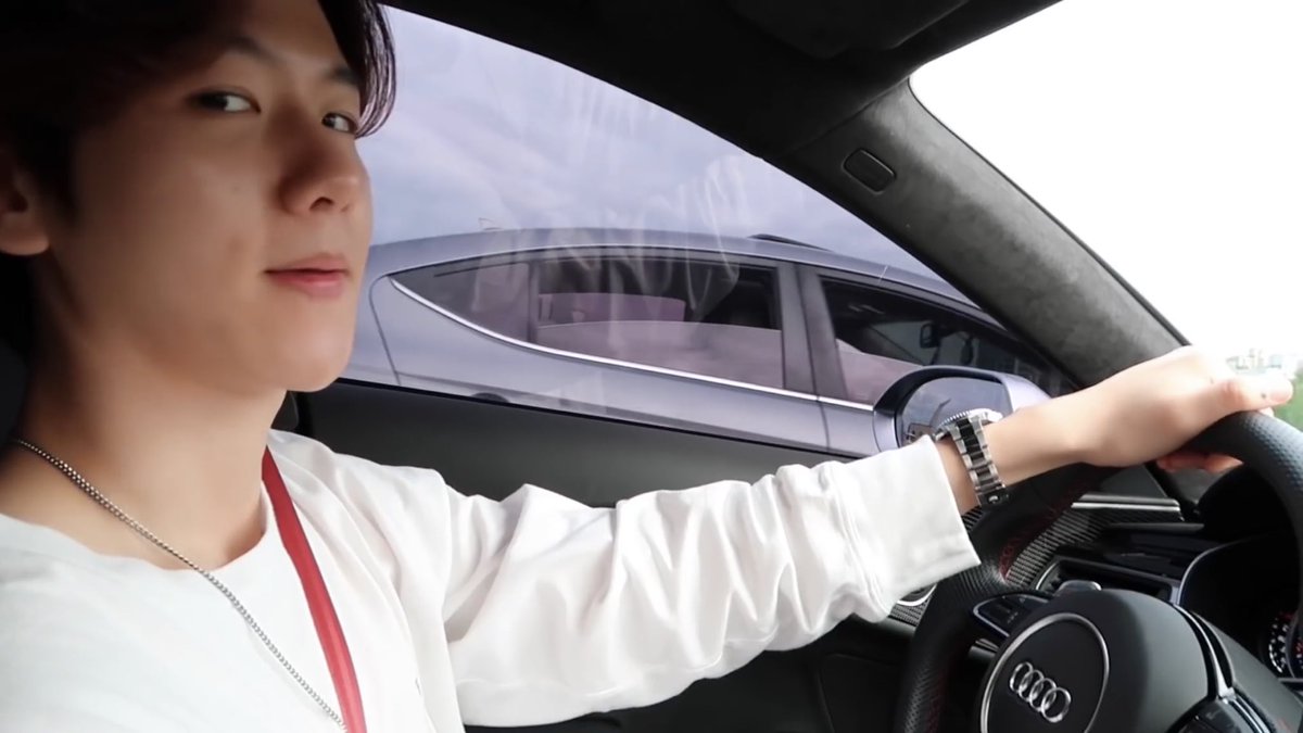 oshcuddles's tweet photo. exo members driving with one hand looks so attractive, i don’t even know how to explain it 😭 https://t.co/gZO2EXaXFq
