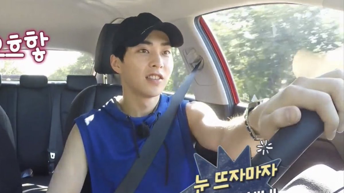 oshcuddles's tweet photo. exo members driving with one hand looks so attractive, i don’t even know how to explain it 😭 https://t.co/gZO2EXaXFq