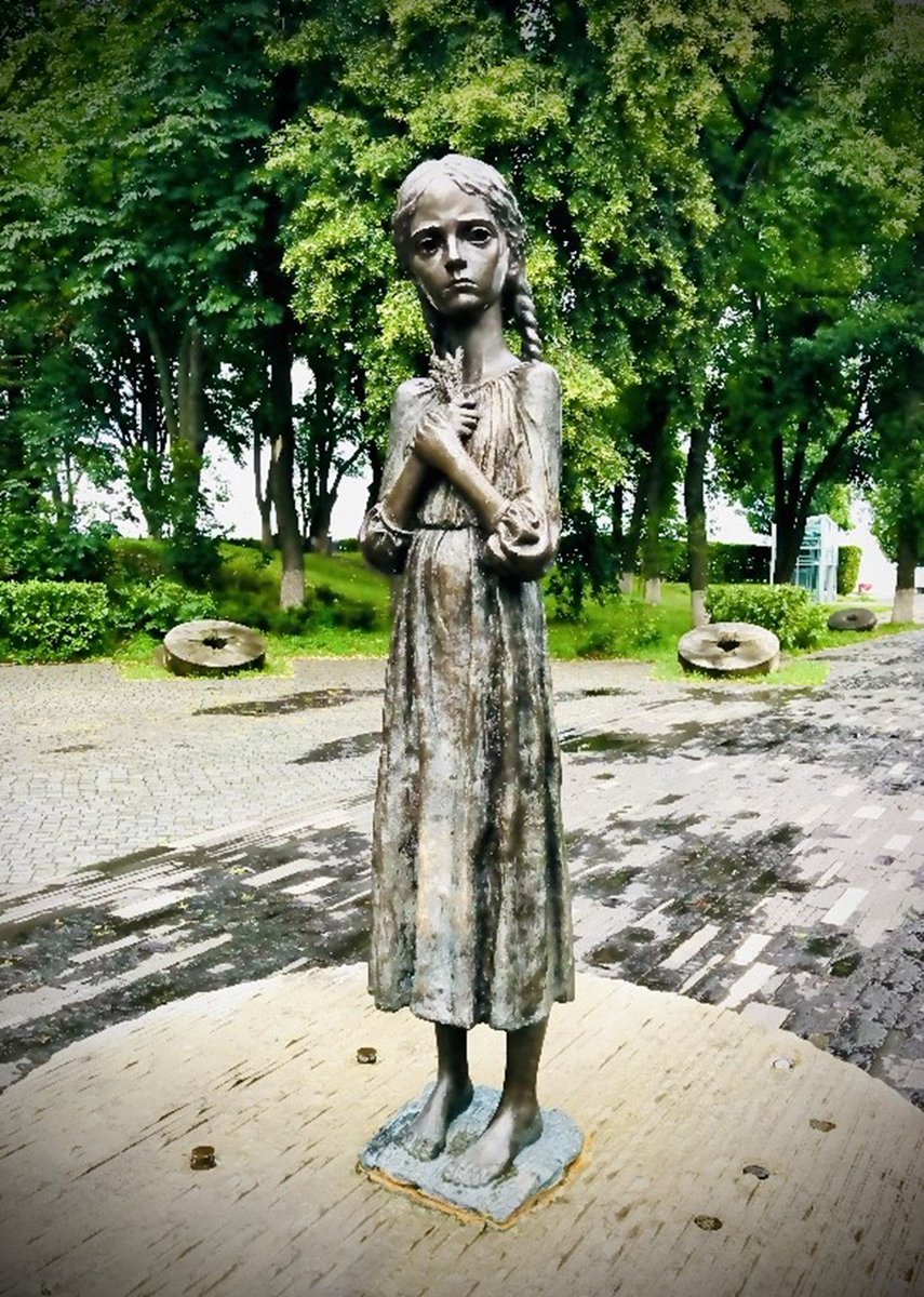 A principios de 2019, 16 países, habían reconocido el Holodomor como un genocidio, y ambas cámaras del Congreso de los Estados Unidos habían aprobado resoluciones que declaraban que "Joseph Stalin y quienes lo rodeaban cometieron un genocidio contra los ucranianos en 1932-1933"