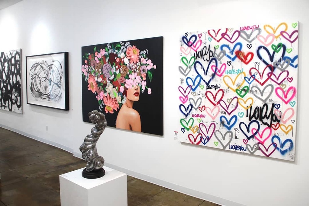 A large burst of love

Do you prefer black and white or pops of pink?

Featuring artworks by Amber Goldhammer, Sally K, and  Thomas Hammer

#popofpink
#artwork #originalart #buyart #artspacewarehouse #newart #artoftheday #artofinstagram #artstagram #painting #figurativeart #…