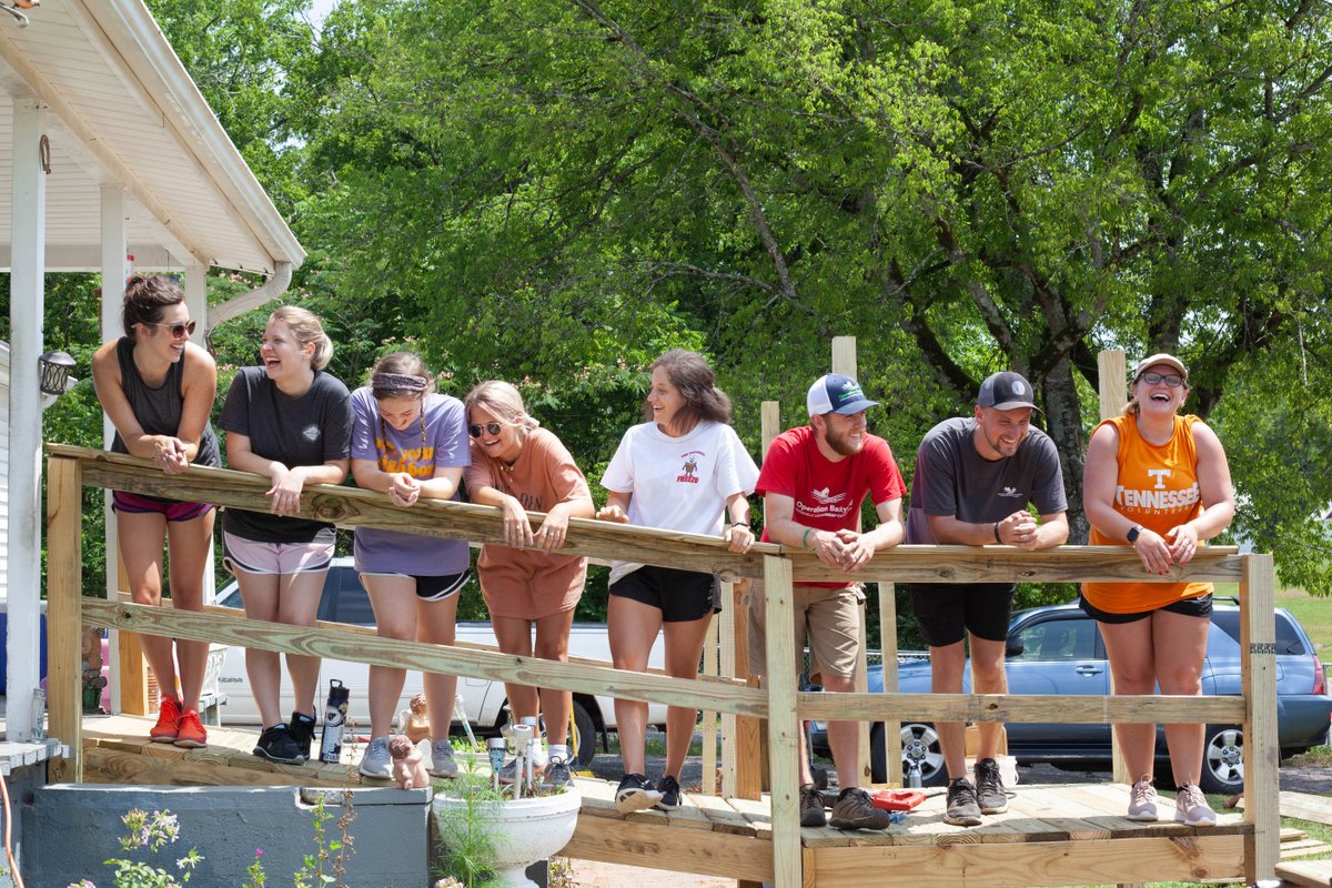 KnoxLeadership's tweet image. @OperationBkyd  had a different summer than most to say the least!  Due to the pandemic, many of their volunteers had to cancel and stay put. It didn’t stop them though! OBY continues to serve and build really sweet relationships with their teams and families. #peopleoverprojects