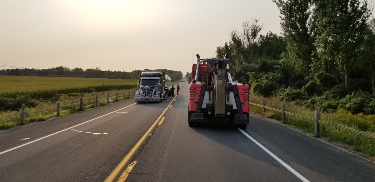 An OPP officer prevented a possible tragedy but jumping onto a moving transport truck, stopping the vehicle after its driver suffered a possible medical event. buff.ly/2FDwgaZ #mwont