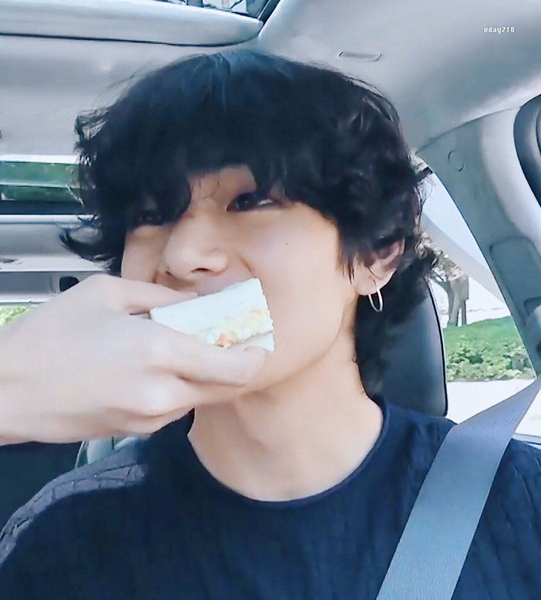 Vday218's tweet image. 🍞🥺💜🐻💕🍞
#태형 #뷔 #Taehyung #V @BTS_twt