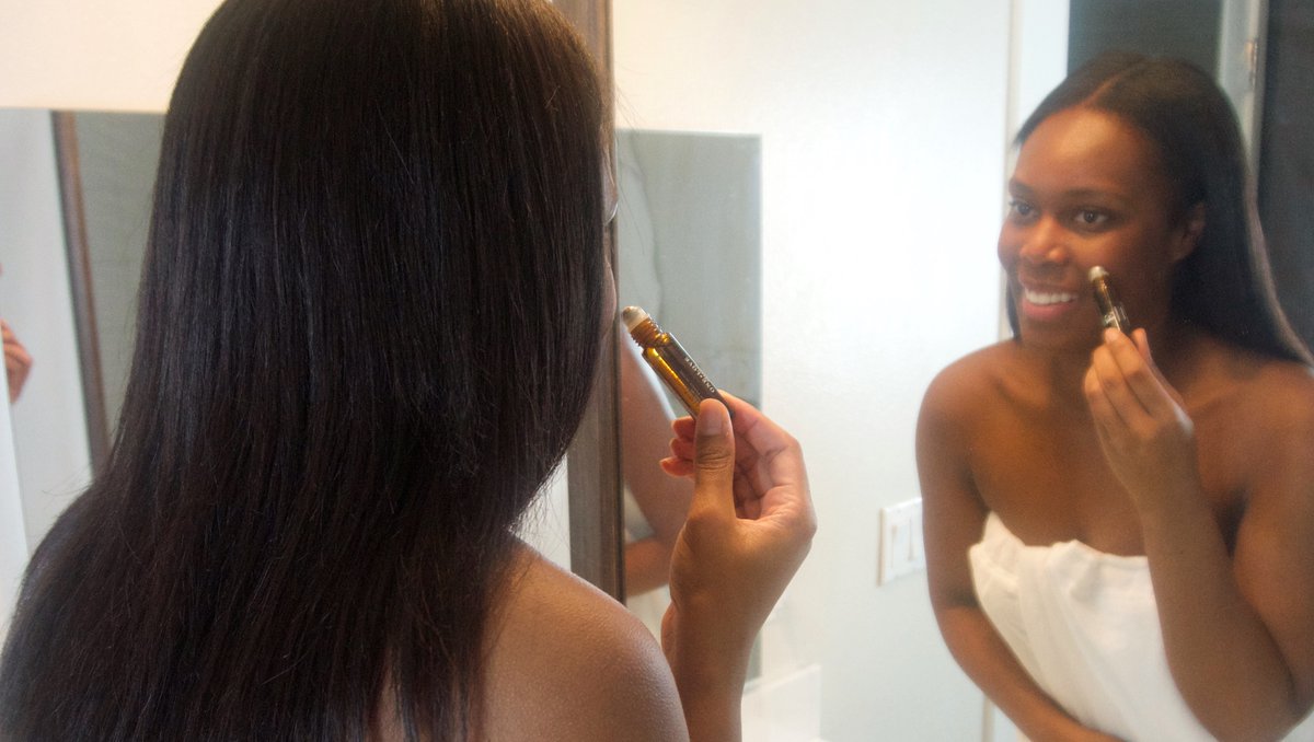 Oneloveorganics's tweet photo. How @lefabchic Gets Her Skin So Good 🌟⁠
Jo says that skincare is the new makeup and with that healthy-looking glow, we couldn't agree more! ⁠
#greenbeauty #wellness #skincare #healthyskin #skincaretips #skincareroutine #glowingskin #glow https://t.co/JT1YcqcbvX