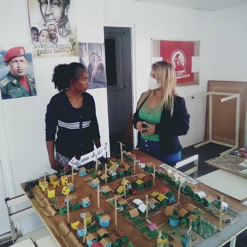 MSVCarabobo10's tweet photo. #16Sep  La cartografia social es un instrumento del Movimiento Somos Venezuela para ser más eficientes en darle respuesta al pueblo Venezolano 🤗🇻🇪 #SvCarlosArvelo

@MovSomosVe
@MervinMaldonad0
#SaludYEducaciónEnCasa https://t.co/vbnGkX9FS3