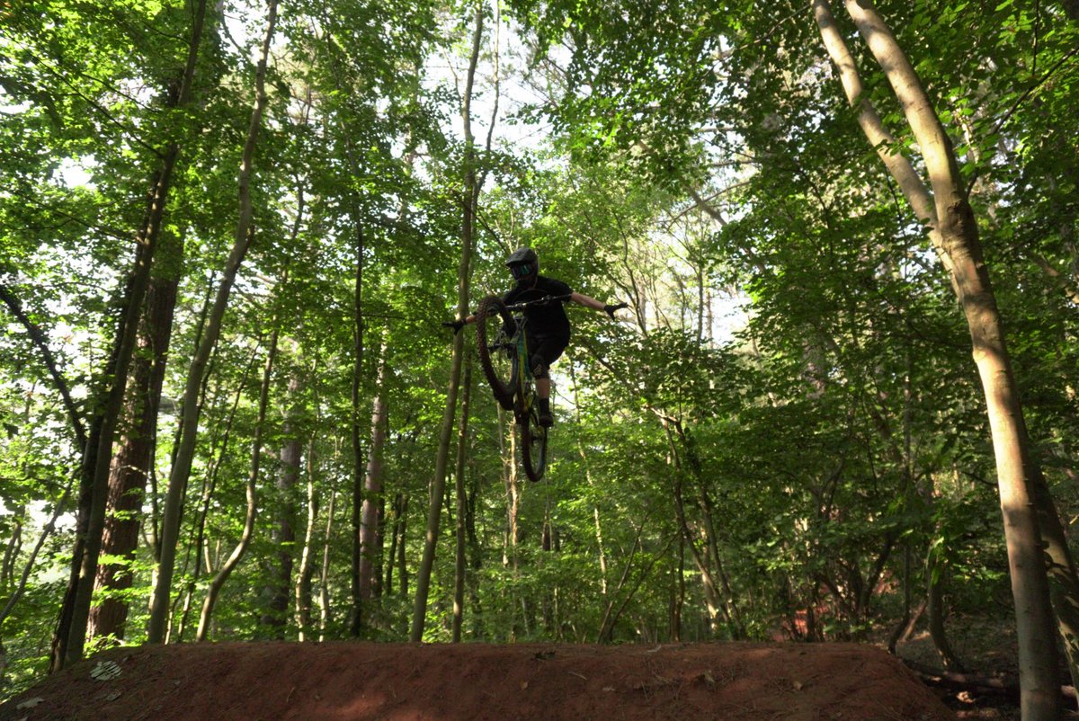 RobOwen3's tweet photo. Massive thanks to my partner for getting these awesome shots! Getting this trick felt soooo good! ๐ฅณ
@UKMTB_Chat #ukmtbchat #trick #stepup #sony #skills #melonoptics #foxracing #belmontriders https://t.co/yOe6vau0hE