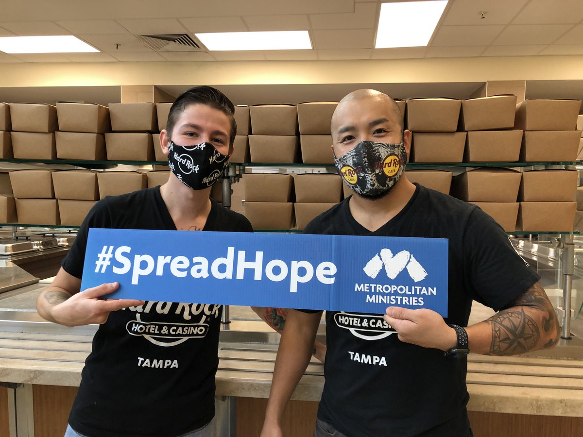 MetroMinistries's tweet photo. Thank you @SHRTampa for delivering lunch to 100 of our families and 250 of our kids on our Tampa campus. Today, they are enjoying turkey sandwiches, chips, pasta salad and cookies and cream cake for dessert! 😋💙

#SpreadHope https://t.co/Ir93Yo6g7P