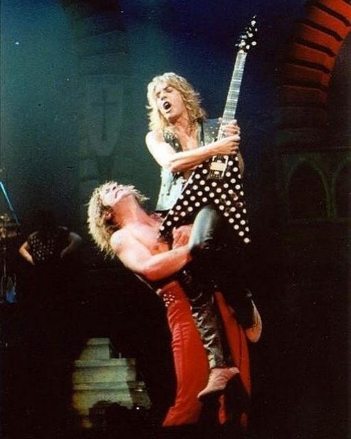 crockpics's tweet photo. Ozzy Osbourne and Randy Rhoads performing in 1982. https://t.co/IFai3H8wp5