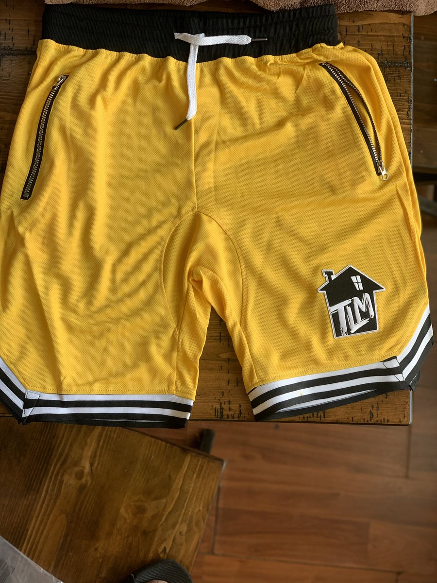 _TrapOnWallSt's tweet photo. Got the shorts in ! Get em before they’re gone https://t.co/CR5gwhFJJ5