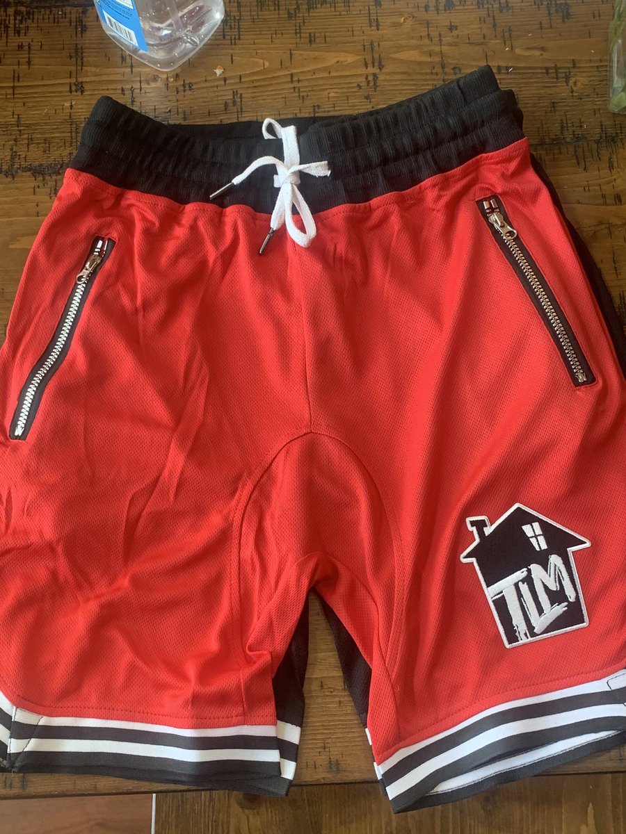 _TrapOnWallSt's tweet photo. Got the shorts in ! Get em before they’re gone https://t.co/CR5gwhFJJ5