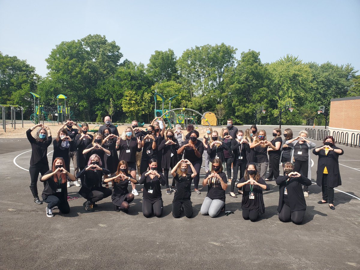 thedanigrossman's tweet photo. Teachers in @DublinSchools are wearing black today to show support and solidarity for all their students. @nbc4i #dublincityschools #ohio #centralohio https://t.co/lGVGRyACQQ