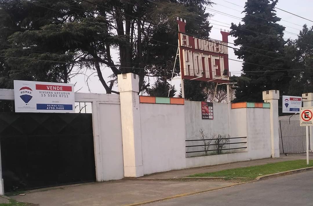 merloahora's tweet photo. MERLO: EL HOTEL TORREON CERRÓ DEFINITIVAMENTE

El albergue transitorio Torreon que brindaba servicios a las parejas hace más de treinta años cerró definitivamente sus puertas esta semana.

https://t.co/BakyD5FQ7g https://t.co/7BQyqMKk8g