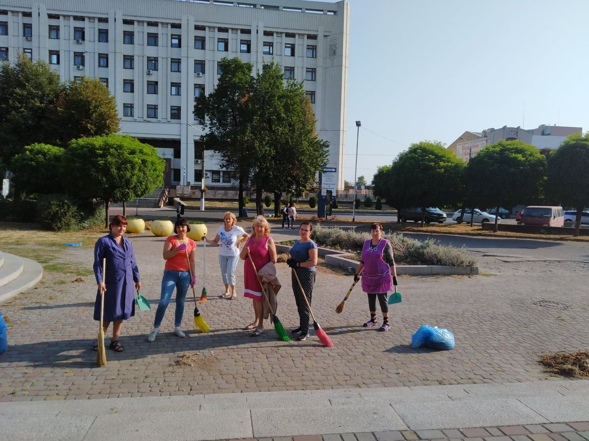 cb_cherkasy's tweet photo. #WorldCleanDay 16 вересня працівники Черкаської центральної міської бібліотеки ім. Лесі Українки активно долучилися до проведення Акції "Всесвітній день прибирання" https://t.co/H9X1Hdrh1Z https://t.co/UFeRt9WSWN