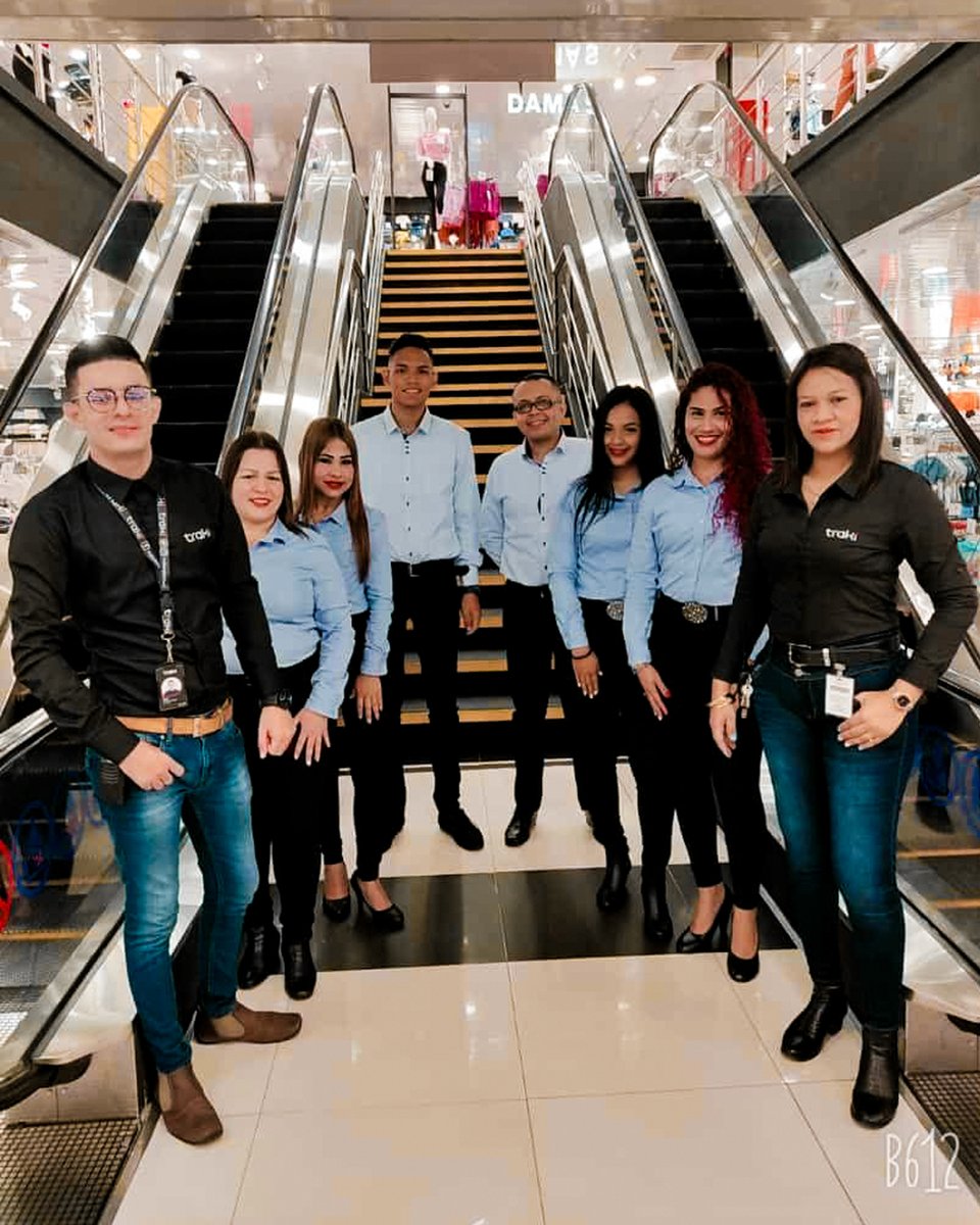 En la unión está la fuerza💪, así lo demuestra siempre nuestro personal en cada tienda a nivel nacional🇻🇪.

Siempre en movimiento y con la mejor atención los espera nuestras tiendas @trakienganchate⚫🔴.

#simplementetuestilo #radio #streaming #shopping #traki #venezuela